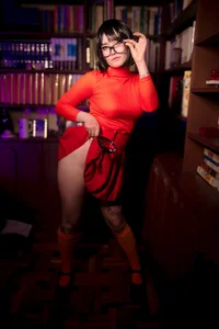 NewAgatha_Bolton Dressed up as Velma Gambar 2