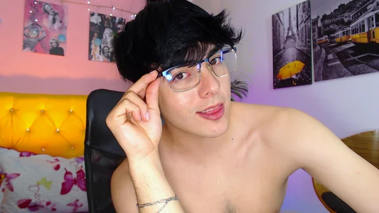 nolan_twink1: Face Cute ( 2 фото)