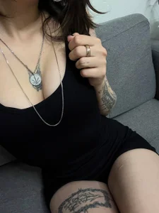 3_Cara_Delfie_4Public图片