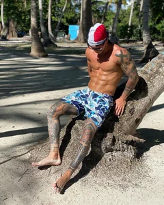 Richarddarell1 Public Hình 4