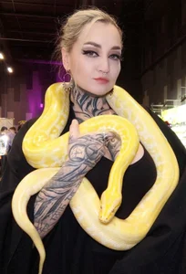 MistressDarkSindel Mistress and her snakes Billede 2