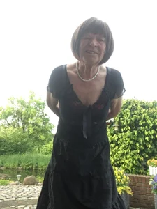 Dorle45's Das ist Dorle,im Garten Sex Photo 6