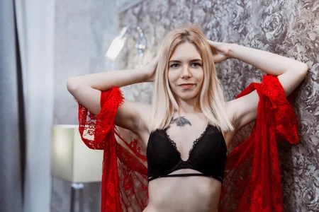 Emma_Bryan Grey photoshoot Bilde 7