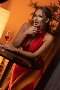 AshleySinn: Devil in a dress ( 6 фото)