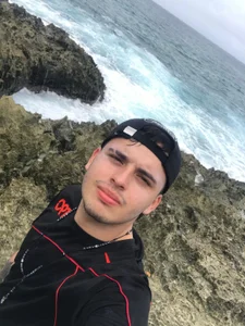 LouiseVegaa on a walk ⛱🌴 Pic 2