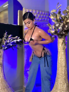 BiancaPierce Oily body in blue jeans 🔥💦 Pic 2