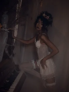 LeyylaStoone In the Queen's chambers Pic 5