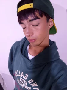 Eyden_Connor Public টি ছবি