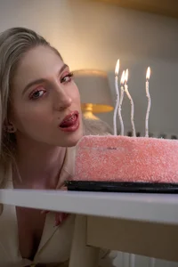 Emilly_Hart Happy birthday 🎉 Hình