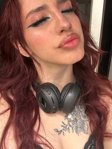 Elodiee_Roussee How about a redhead? Foto
