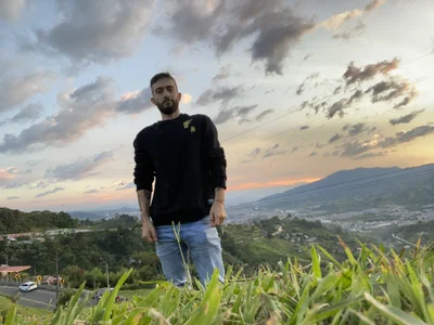 ALEJANDRO_BIGCOCK WALKING Immagine  2