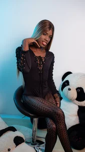 Karla-Ebony PHOTOSHOOT Pic 2