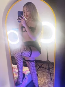 KimCooper_ BLONDE IN BLACK Poză