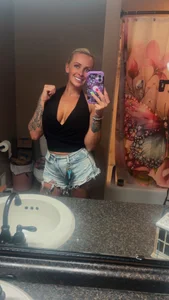 blondbombshell44 Public Pic 3