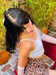 laurem-paulette shy but sexy lol ♥ Pic 3