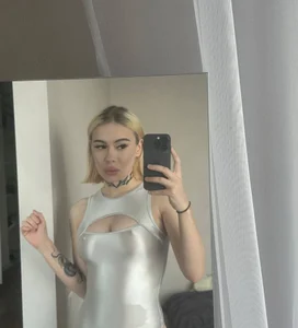 Mika_Lux Public Pic 9