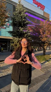 Luna_Raee Walking around the city Pic