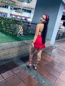 linda_skinny Public Pic 4