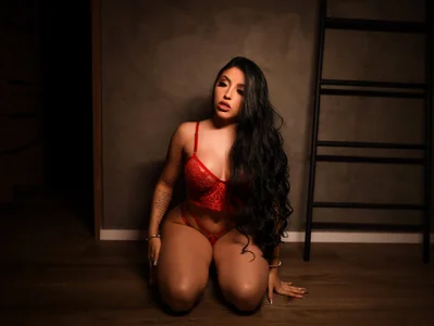 ALISSON_FOXXX1 my perfect body wrapped in red passion Pic 3