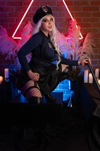 KaylaCollinsXのJail or Fangs?の 2枚の写真