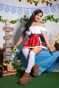 Malaia_thompson_ 🔥 Oktoberfest has never looked like this before Foto 5