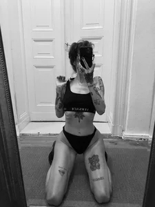 Thunder-Cunt Public Foto 9