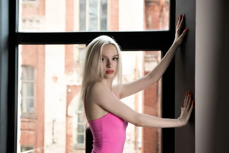 AleksaBlonde 🪐 Gambar