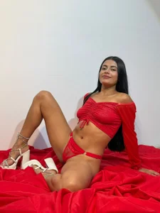 Keep me close😍🥰😋 de Zohey_Wild  5 Imagens