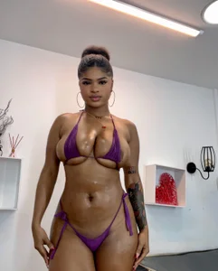 HannyThompson For you✨ Foto 2