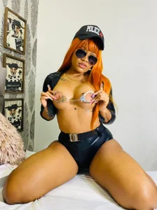 riri_brunnete kullanıcısının Police woman albümü -  6 fotoğraf