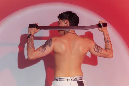 ZoeKrugのYour Girl🔥の 2枚の写真