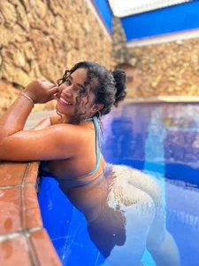 alana-silva Sunday chill, I love pool days 😽 💦 Pic