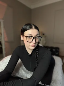 Public de Chloe__Hilton  2 Imagens