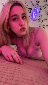 AnnikaPrincess I'm lying on the bed Kuva 6