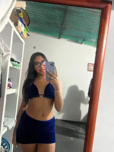 Sophy_Miller_ Public Foto 5