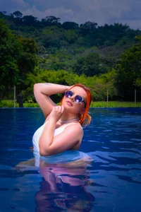 LilyyBigAss some fun in the pool 🤽🏻‍♀️❤️‍🔥🔥 Pic 2