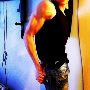 StrongSam Public Pic 7