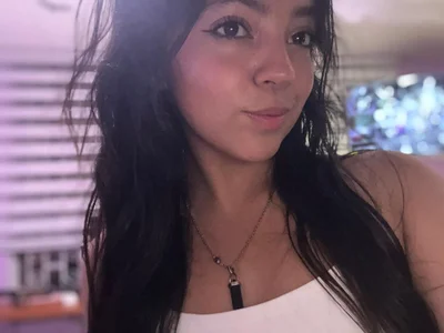 laraa_rous white shirt 🫢🫢 Bilde 4