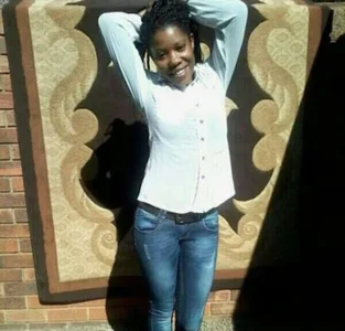 SlenderMatureMilfxのPublicの 2枚の写真