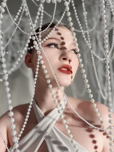 Jenny_Skinner20 White pearls Immagine 