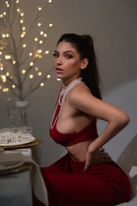 RachelDuque Elegant Bilde 2