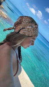 celeste_moonx: pink on the beach❤️🐳🐚 ( 2 фото)