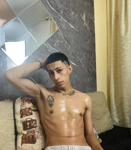 Valentino🥷🏻✨ de ValentinoCortez  Imagens