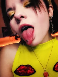 A BRIGHT SMILE WILL BRIGHTEN UP YOUR DAY 😊🤭💛 de Katya_Zaitseva  Imagens