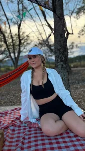 TaylorEvanss a walk outdoors... Pic 2