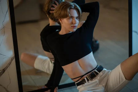 DanielPaige_: Public ( 5 фото)