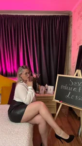 KriisKiss milf teacher Pic 3