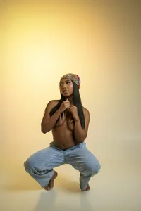 GabrielaLugo Curves in denim Pic 2