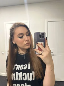 VeraLili See in me টি ছবি