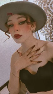 Lilith_Zamara_ glamor sensual elegance Poză 2